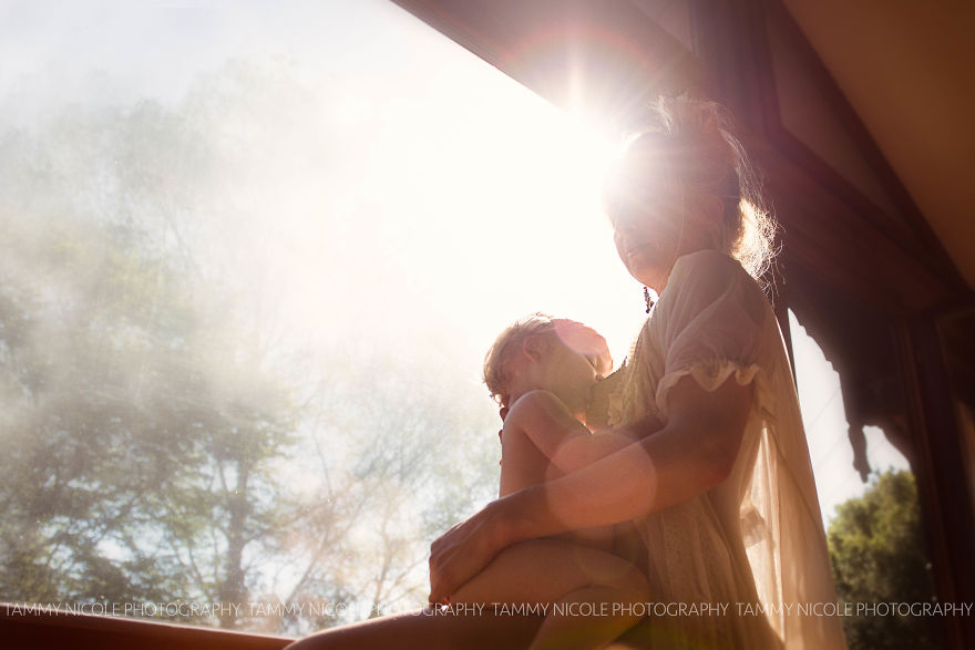 Photographer Shares Nursing Photos To Support The World Breastfeeding Week 2016 Photographer Shares Nursing Photos To Support The World Breastfeeding Week 2016