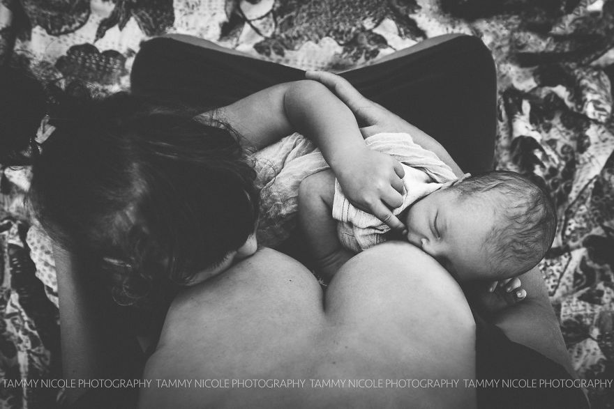 Photographer Shares Nursing Photos To Support The World Breastfeeding Week 2016