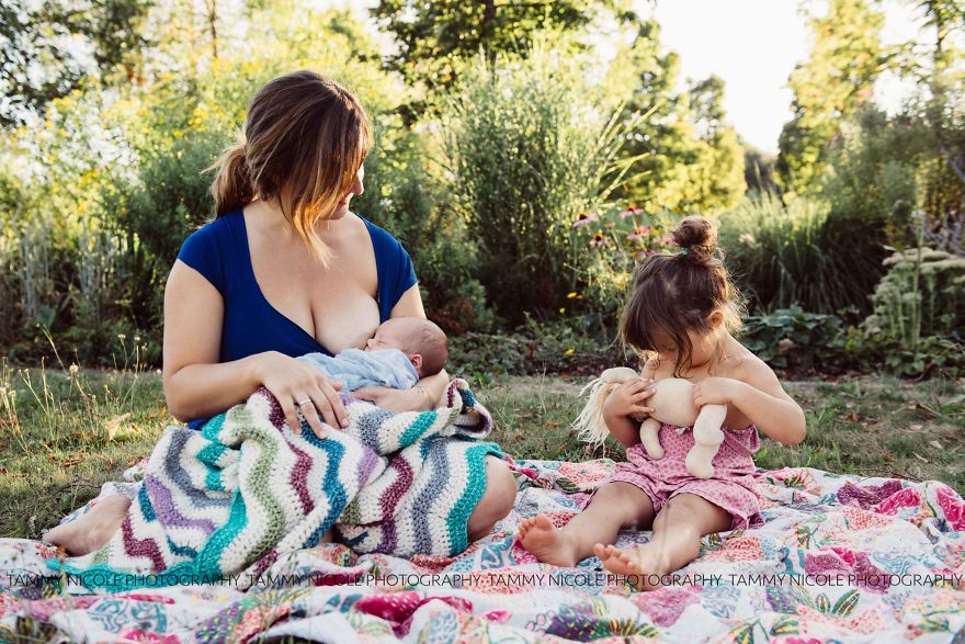 Photographer Shares Nursing Photos To Support The World Breastfeeding Week 2016 Photographer Shares Nursing Photos To Support The World Breastfeeding Week 2016