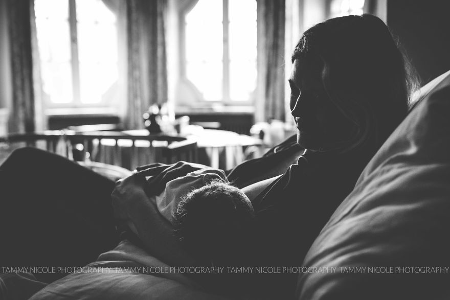 Photographer Shares Nursing Photos To Support The World Breastfeeding Week 2016 Photographer Shares Nursing Photos To Support The World Breastfeeding Week 2016
