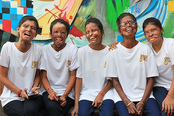 Women Have Opened A Cafe In India For Fellow Victims Of Acid Attacks Women Have Opened A Cafe In India For Fellow Victims Of Acid Attacks