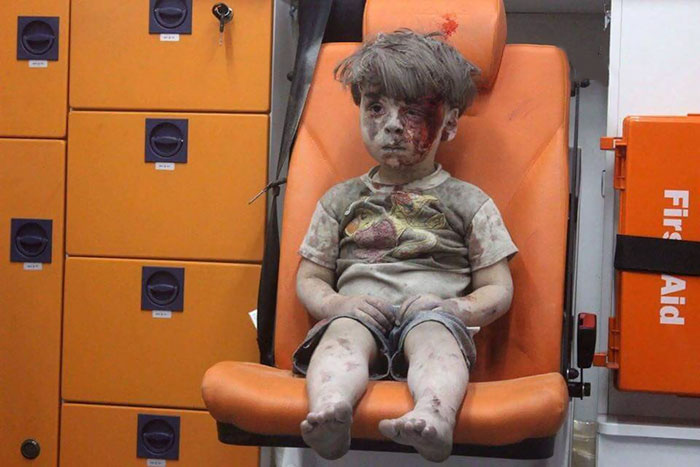 alleppo-boy-air-strike-syria-omran-daqneesh-2 alleppo-boy-air-strike-syria-omran-daqneesh-2