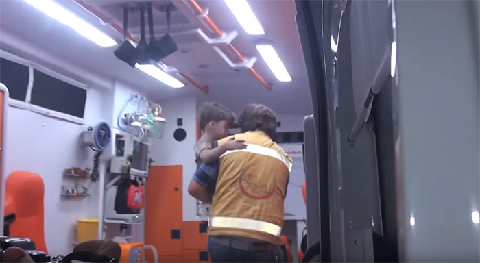 alleppo-boy-air-strike-syria-omran-daqneesh-3