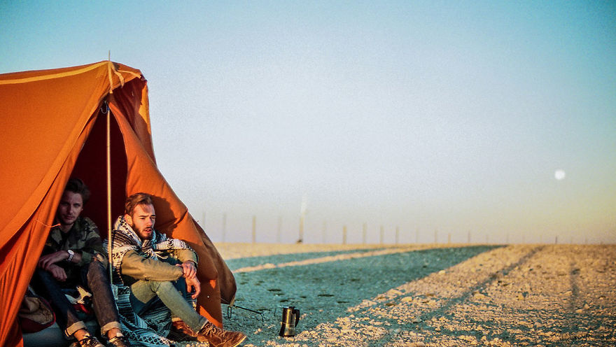 Photographer Shows Life Of Modern Hipies Through Analog Photography