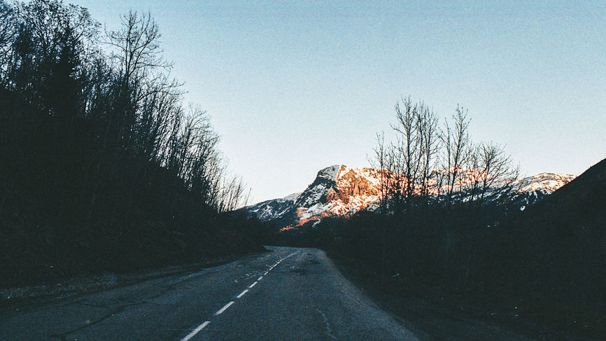 Photographer Shows Life Of Modern Hipies Through Analog Photography