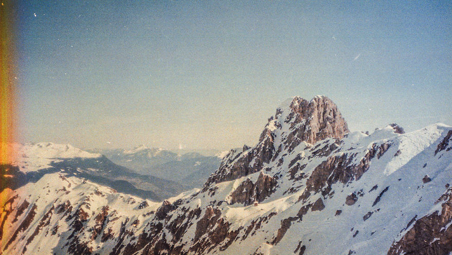 Photographer Shows Life Of Modern Hipies Through Analog Photography