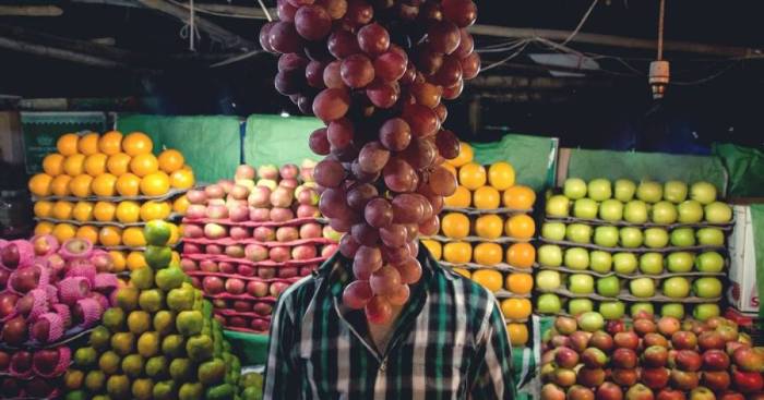Fruit Heads: I Photographed Fruit Salesmen Holding Fruit They Sell Over Their Heads