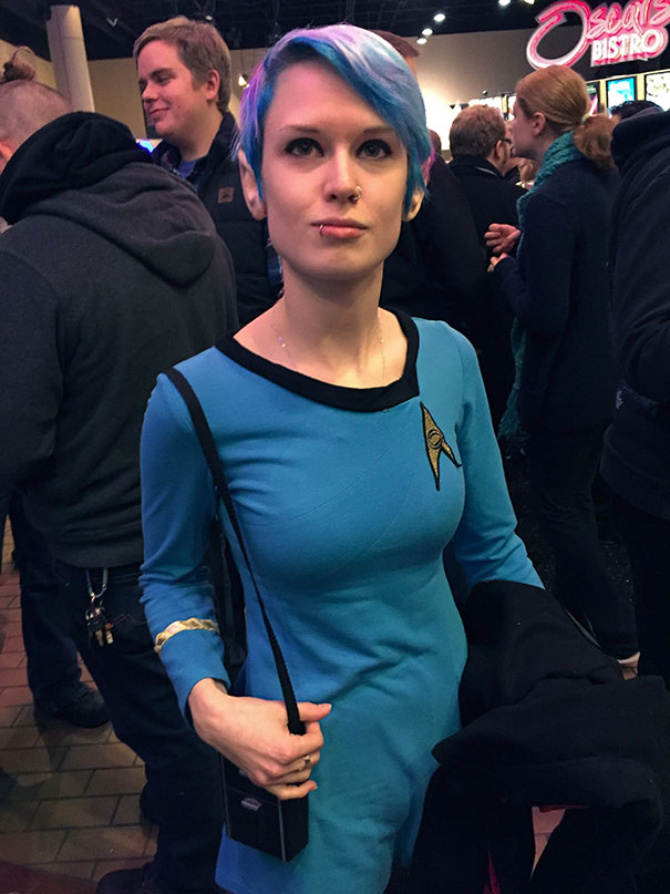 This Girl Waiting In Line For The Force Awakens Gets It