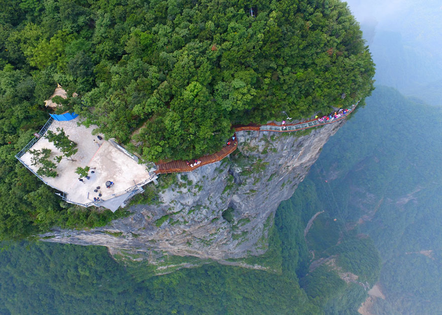 glass-bridge-zhangjiajie-national-forest-park-tianmen-mountain-hunan-china-13 glass-bridge-zhangjiajie-national-forest-park-tianmen-mountain-hunan-china-13