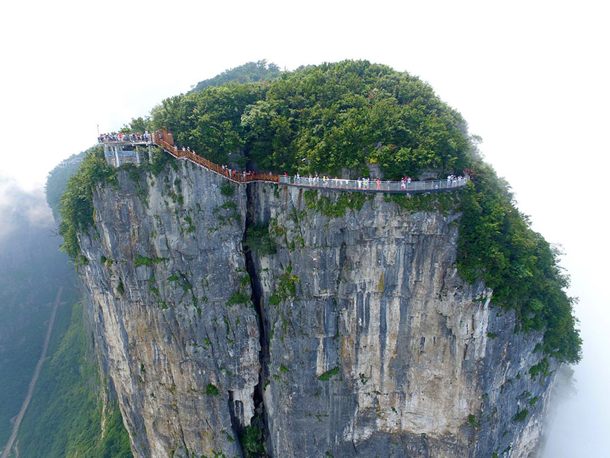 glass-bridge-zhangjiajie-national-forest-park-tianmen-mountain-hunan-china-2 glass-bridge-zhangjiajie-national-forest-park-tianmen-mountain-hunan-china-2