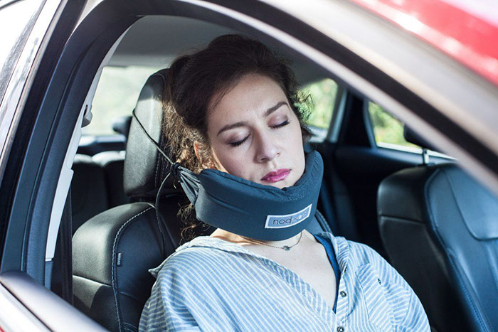 head-hammock-nodpod-sleep-travel-pillow-aeroplane-5 head-hammock-nodpod-sleep-travel-pillow-aeroplane-5