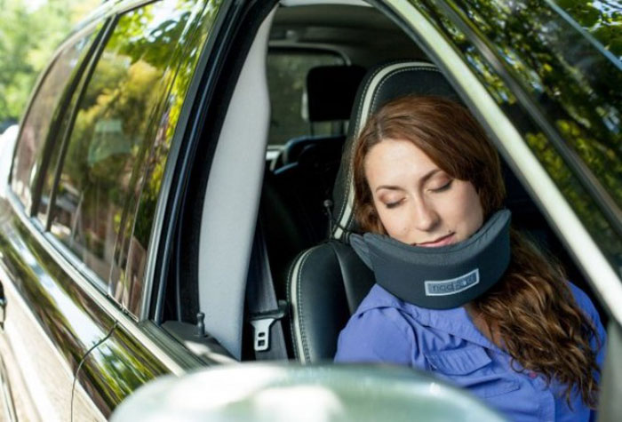 head-hammock-nodpod-sleep-travel-pillow-aeroplane-7 head-hammock-nodpod-sleep-travel-pillow-aeroplane-7