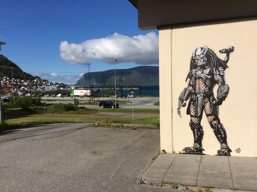 Celtic Predator At Front Of Hotel