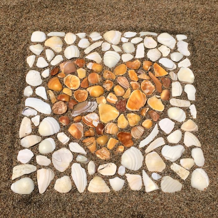 I Create Temporary Beach Mosaics From Things I Find There (Part 2) I Create Temporary Beach Mosaics From Things I Find There (Part 2)