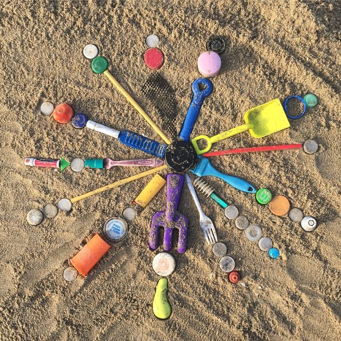 I Create Temporary Beach Mosaics From Things I Find There (Part 2)