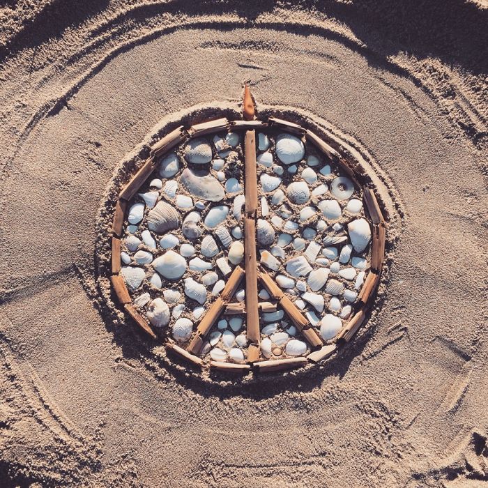 I Create Temporary Beach Mosaics From Things I Find There (Part 2)