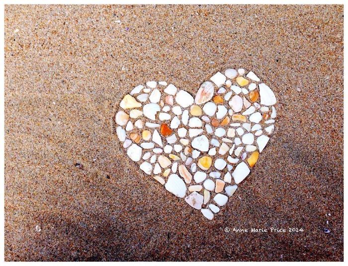 I Create Temporary Beach Mosaics From Things I Find There (Part 2)