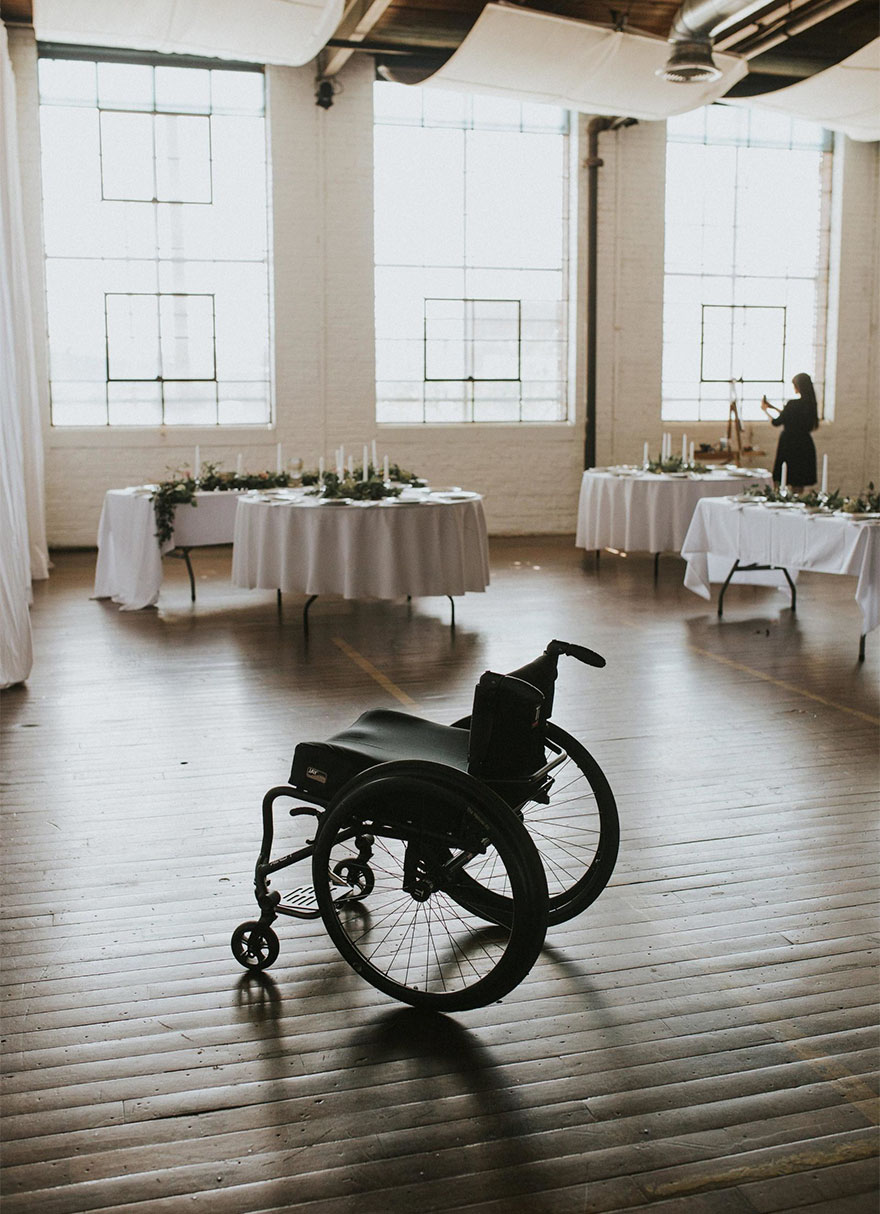 Paralyzed Woman Surprises Everyone When She Stands Up And Starts Walking Down The Aisle Paralyzed Woman Surprises Everyone When She Stands Up And Starts Walking Down The Aisle