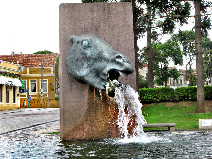 Vomiting Horse - Brazil's City Of Curitiba