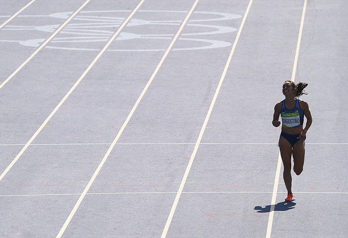 rio-olympics-runners-help-each-other-abbey-dagnostino-nikki-hamblin-9 rio-olympics-runners-help-each-other-abbey-dagnostino-nikki-hamblin-9