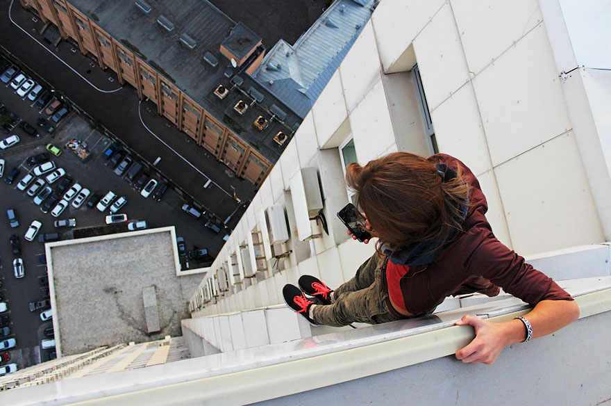 roof-climbing-girl-dangerous-selfies-angela-nikolau-russia-10 roof-climbing-girl-dangerous-selfies-angela-nikolau-russia-10