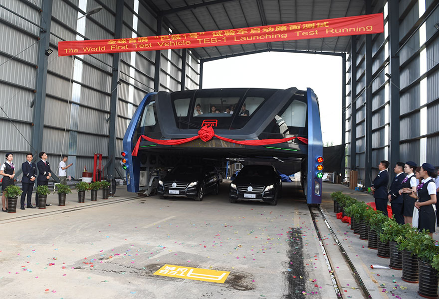 transit-elevated-bus-first-test-ride-qinhuangdao-china-2 transit-elevated-bus-first-test-ride-qinhuangdao-china-2
