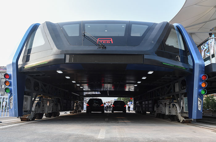 Remember China’s Elevated Bus That Drives Over Traffic? Well, They’ve Actually Built It