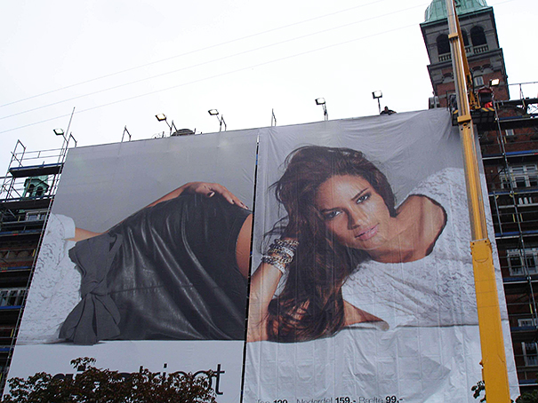 Banner with mismatched alignment showcasing a fashion model, highlighting a noticeable mistake in job e*******n.