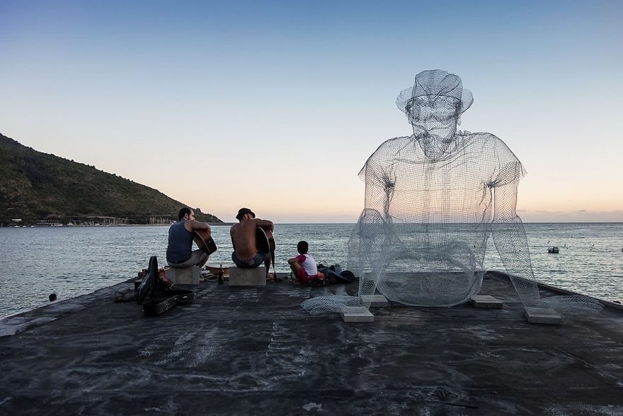 Chicken Wire Sculptures Of People Frozen In Time