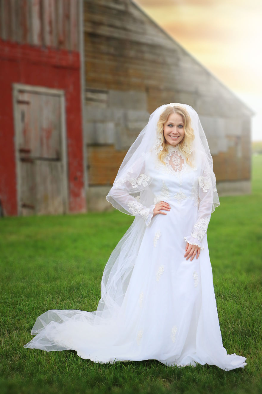 I Honored My Late Mother With A Photoshoot In Her Wedding Dress That We Thought Was Lost