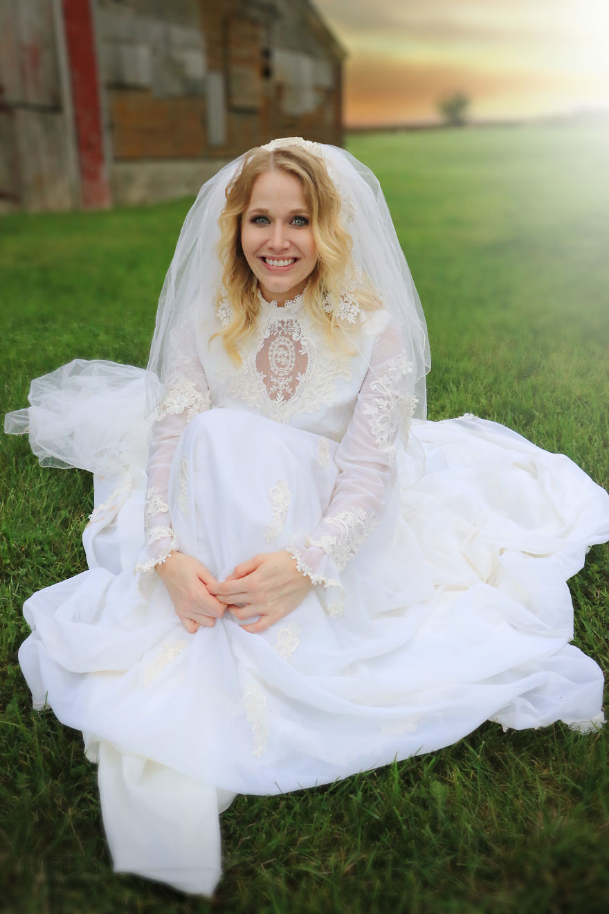 I Honored My Late Mother With A Photoshoot In Her Wedding Dress That We Thought Was Lost I Honored My Late Mother With A Photoshoot In Her Wedding Dress That We Thought Was Lost