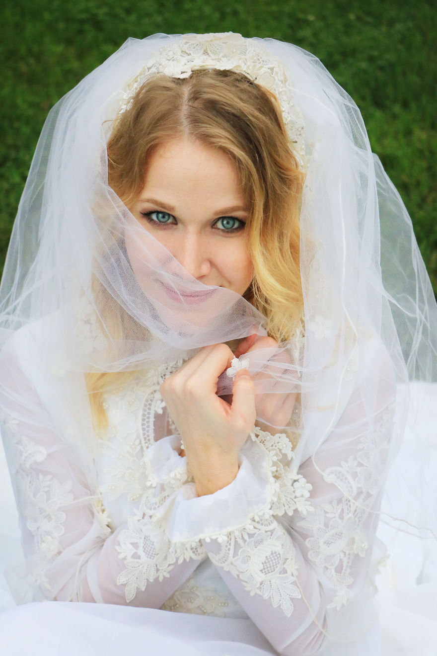 I Honored My Late Mother With A Photoshoot In Her Wedding Dress That We Thought Was Lost I Honored My Late Mother With A Photoshoot In Her Wedding Dress That We Thought Was Lost