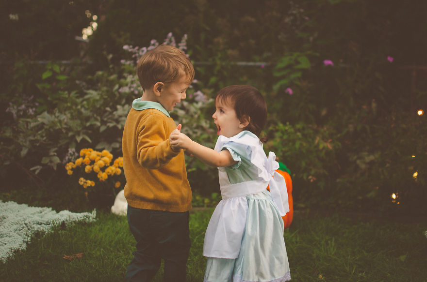 Toddlers' Birthday Photoshoot Alice In Wonderland Style