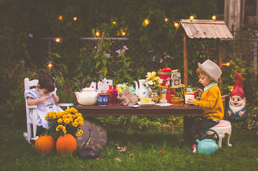 Toddlers' Birthday Photoshoot Alice In Wonderland Style Toddlers' Birthday Photoshoot Alice In Wonderland Style
