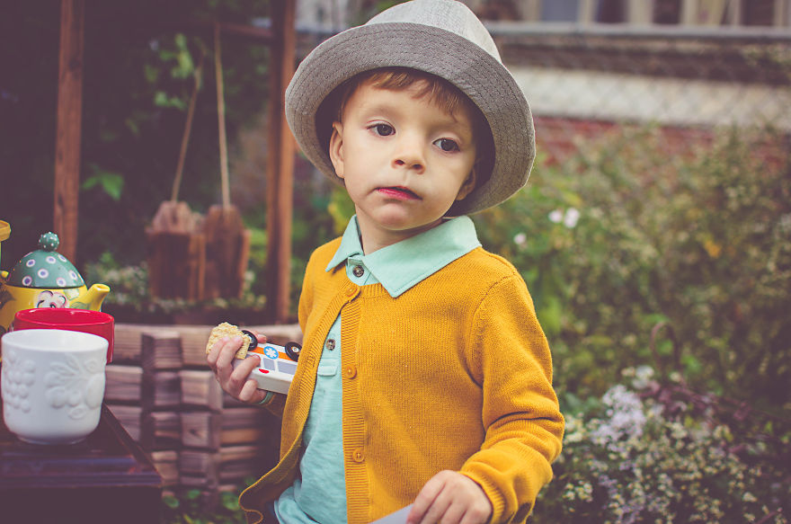 Toddlers' Birthday Photoshoot Alice In Wonderland Style