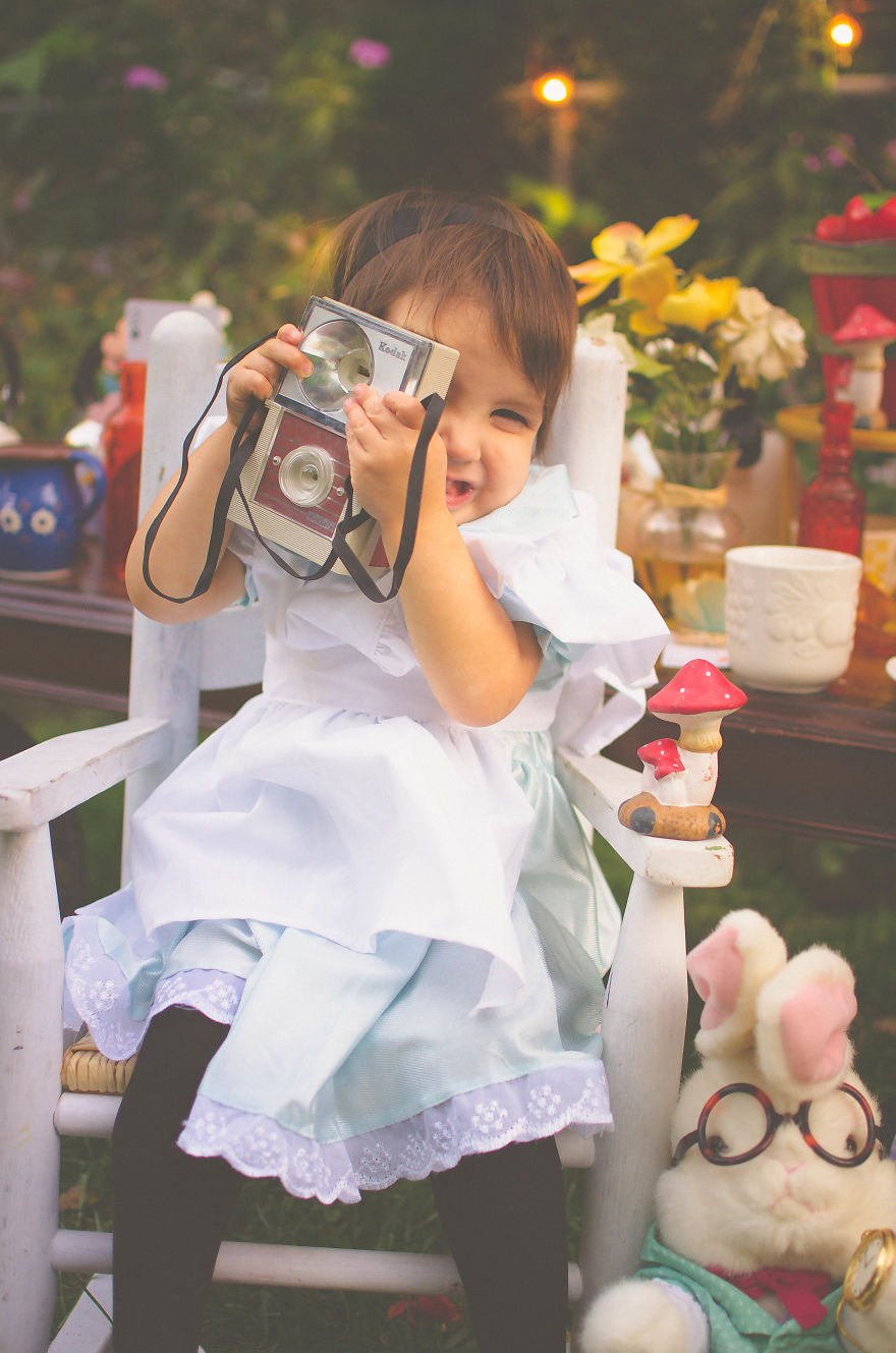 Toddlers' Birthday Photoshoot Alice In Wonderland Style Toddlers' Birthday Photoshoot Alice In Wonderland Style