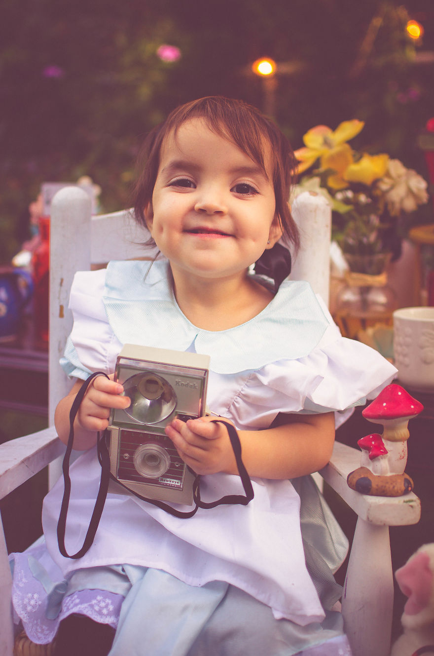 Toddlers' Birthday Photoshoot Alice In Wonderland Style Toddlers' Birthday Photoshoot Alice In Wonderland Style
