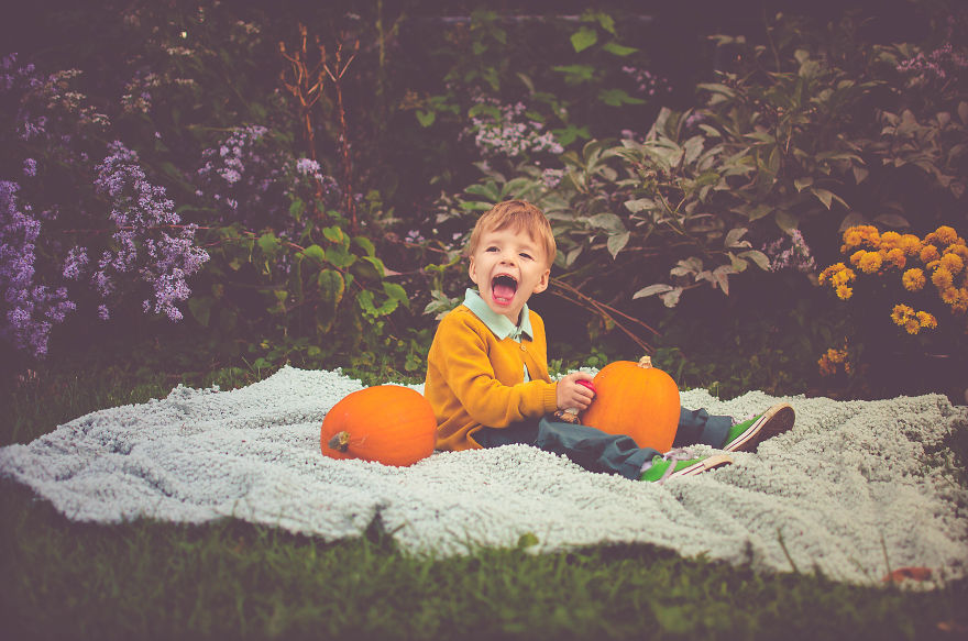 Toddlers' Birthday Photoshoot Alice In Wonderland Style Toddlers' Birthday Photoshoot Alice In Wonderland Style