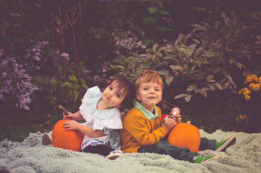 Toddlers' Birthday Photoshoot Alice In Wonderland Style