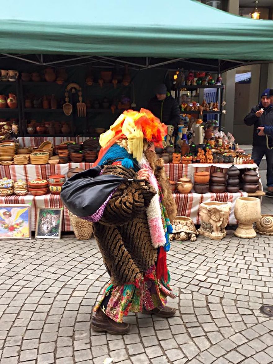 This 80-Year-Old Street Beggar Is A Local Celebrity And A True Style Icon