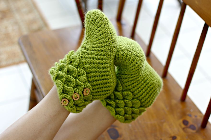 Dragon Slippers With Crochet Scales To Keep Your Toes Warm Because Winter Is Coming Dragon Slippers With Crochet Scales To Keep Your Toes Warm Because Winter Is Coming