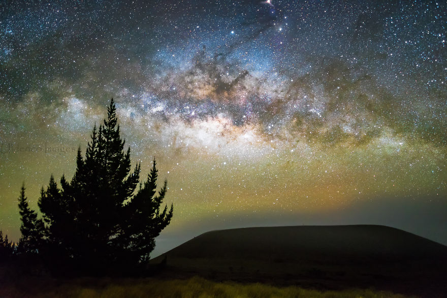 I Spent The Summer Photographing The Milky Way Galaxy In Hawaii