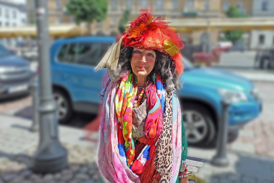 This 80-Year-Old Street Beggar Is A Local Celebrity And A True Style Icon This 80-Year-Old Street Beggar Is A Local Celebrity And A True Style Icon