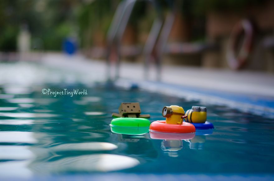 I Make Light-hearted Photographs Using Tiny Toys I Make Light-hearted Photographs Using Tiny Toys