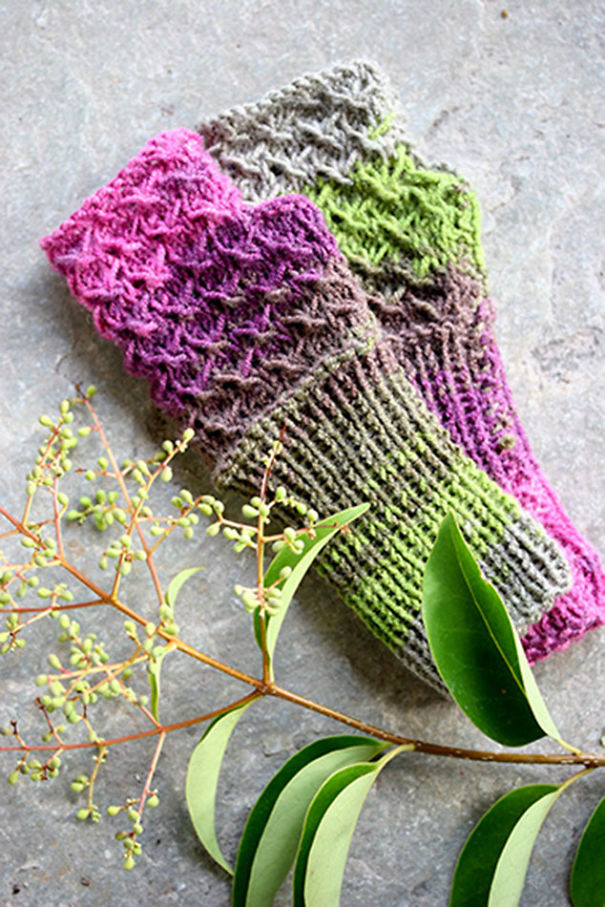 Fun And Colorful Knitted Gloves For Autumn And Winter