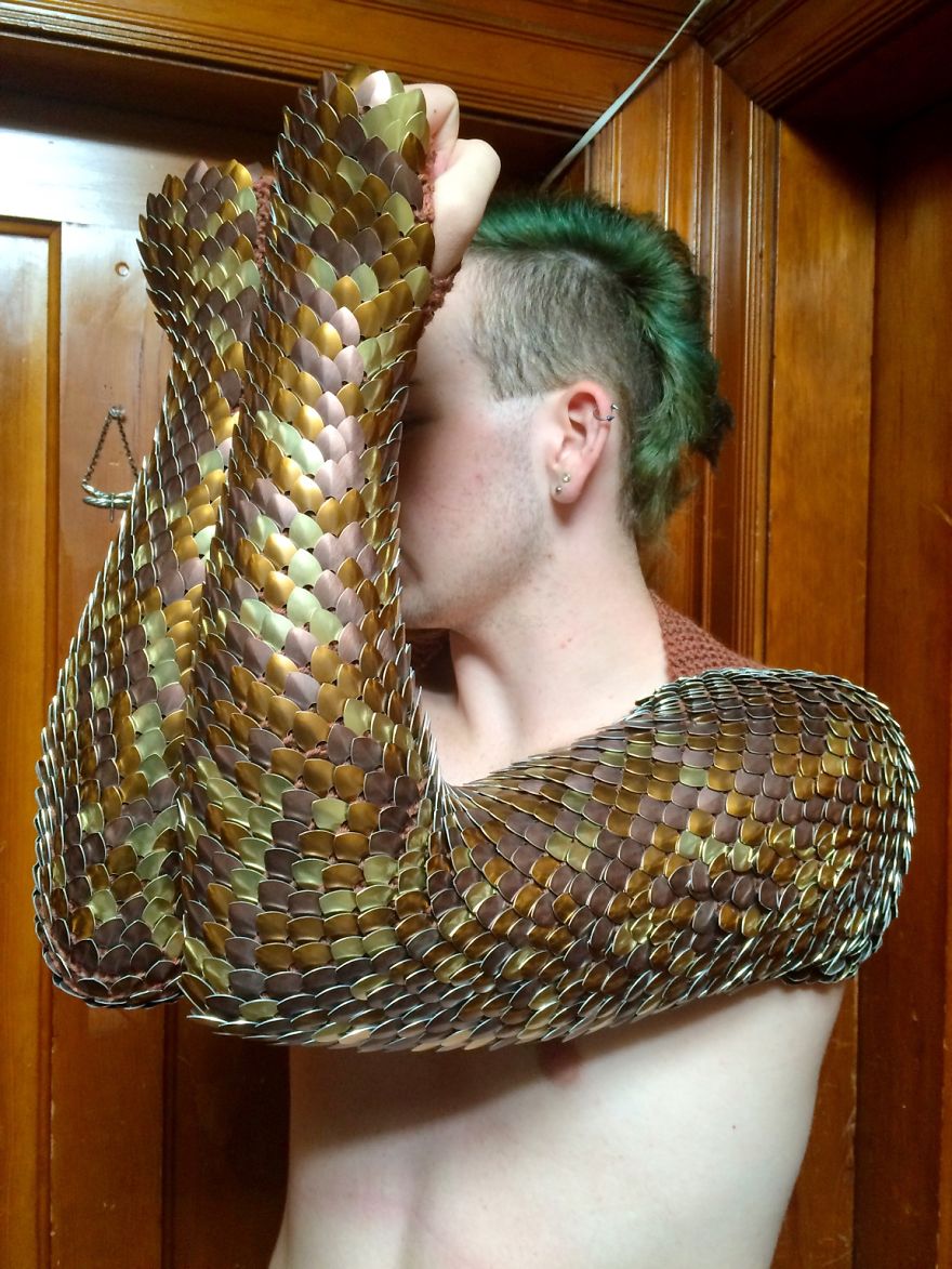 Fiber Artist Knits Aluminum Scales Into Wearable Art Fiber Artist Knits Aluminum Scales Into Wearable Art