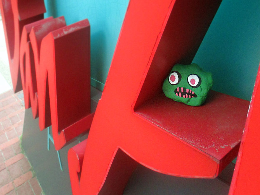 My Kids And I Spent A Year Painting Over 1,000 Rocks And Hid Them For People To Spot And Photograph My Kids And I Spent A Year Painting Over 1,000 Rocks And Hid Them For People To Spot And Photograph