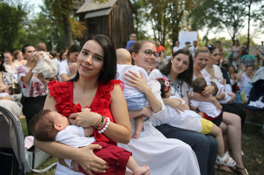 Over 100 Women Started Breastfeeding In Public At A Romanian Museum