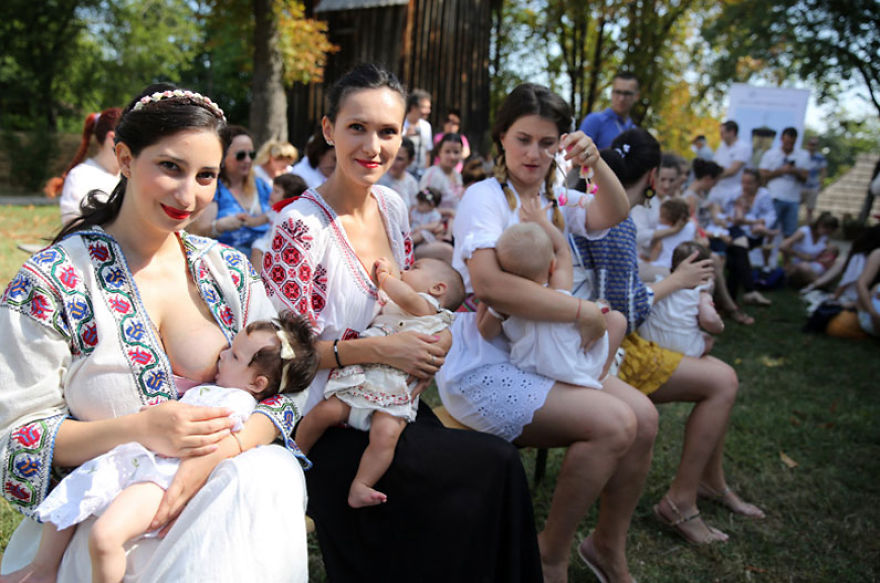 Over 100 Women Started Breastfeeding In Public At A Romanian Museum