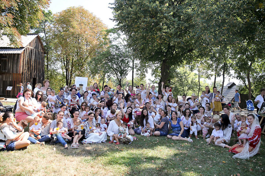 Over 100 Women Started Breastfeeding In Public At A Romanian Museum
